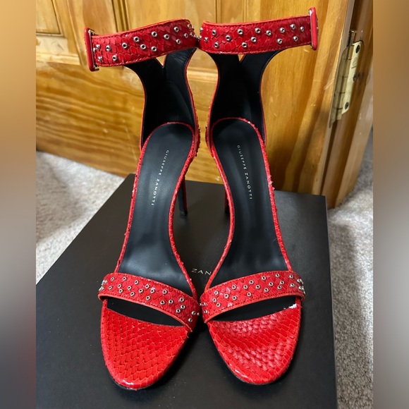 Giuseppe Zanotti snake skin sandal heel with buckle. Size 37.5 (7.5) Never worn - Picture 2 of 7